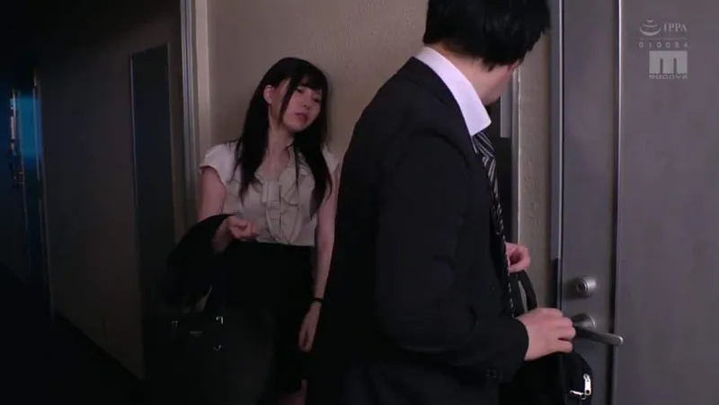 Người vợ nhà cạnh bên nhận nhầm tôi là người chồng trong một hôm say xỉn