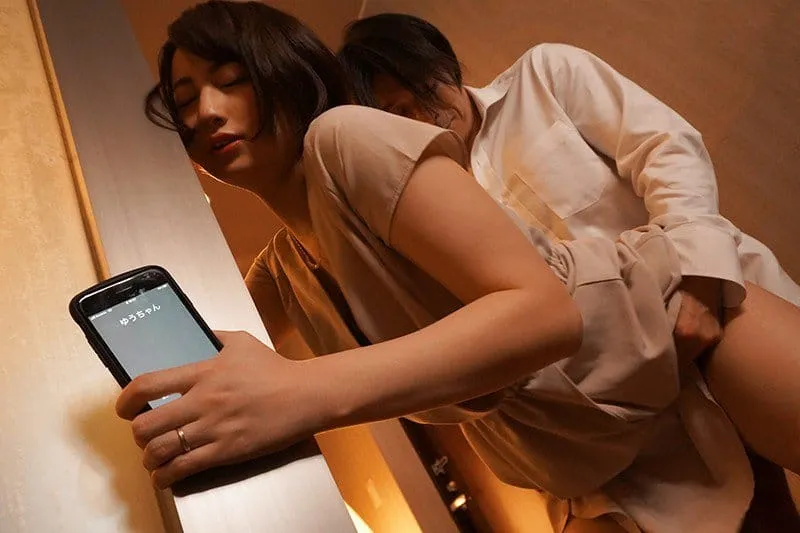 Bà xã đi họp lớp rồi nắc với nyc mặc cho chồng ở nhà chờ